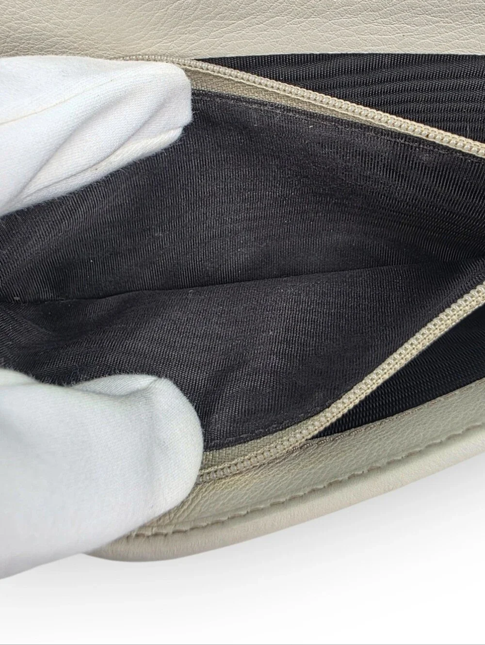 Gucci Guccissima Bow Signature Wallet Ivory - Picture 12 of 16